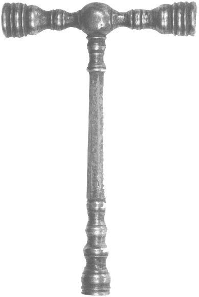 Elaborate tuning hammer