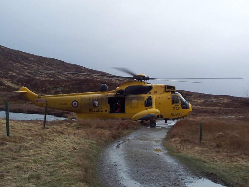 06 Helicopter lands at the Youth Hostel