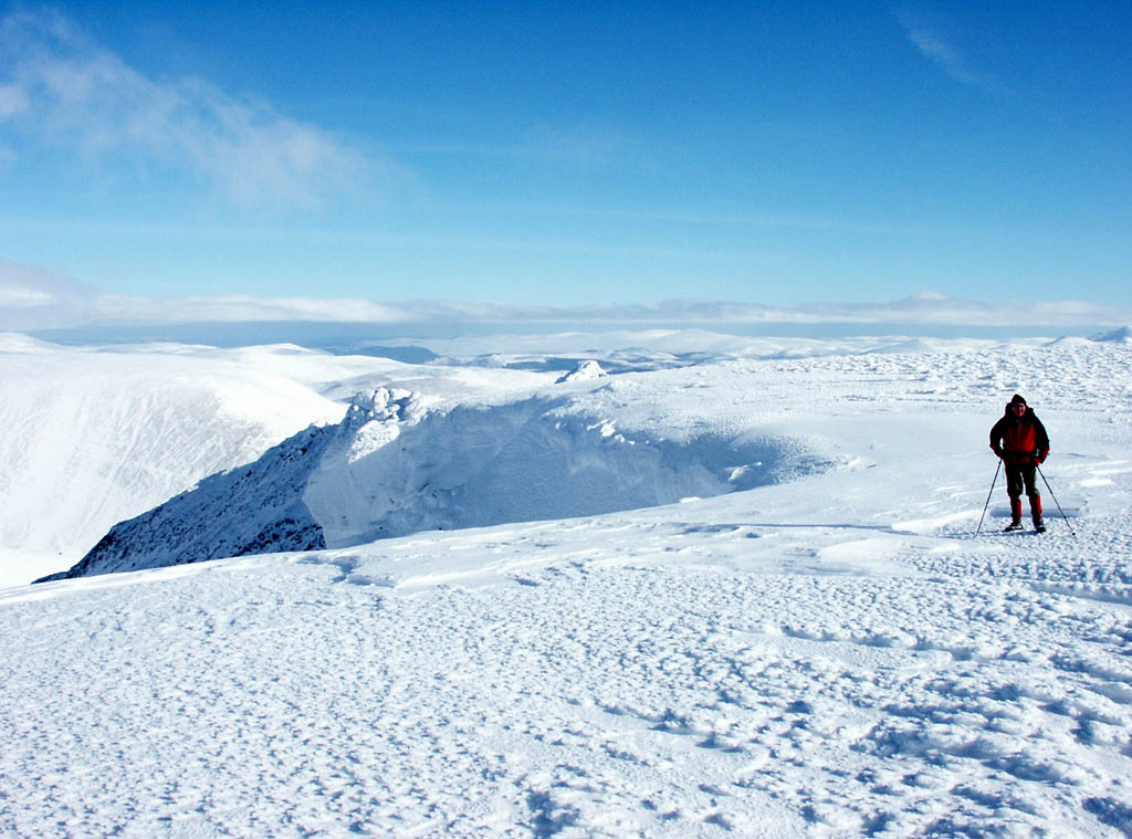 07 Grant and the cornice above Coire an Dubh Lochan