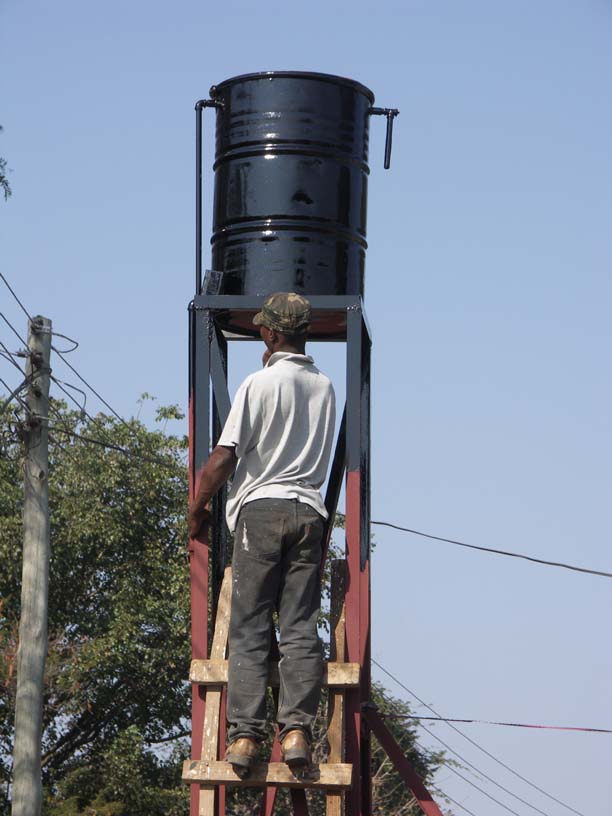 01 Gervasio paints the water tank and tower