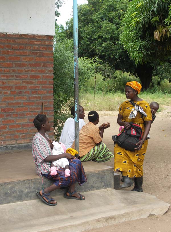 05 Ladies at Chikowa Clinic