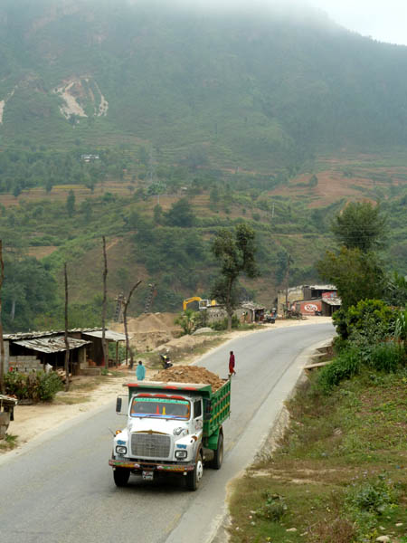 02 A stop for tea on the Pokhara Road