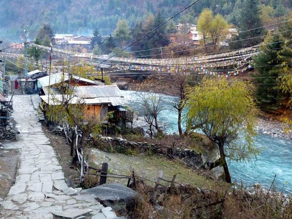 02 A VERY Buddhist bridge out of Chame