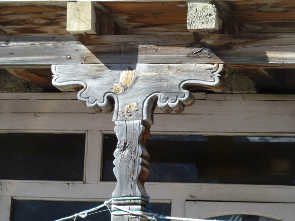 15 Balcony pillar detail