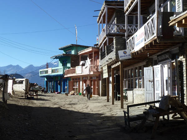 23 Mukhtinath High Street at mid-day