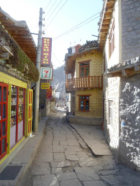 15 Narrow street in Kagbeni