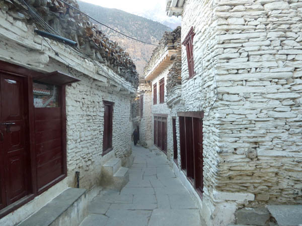 05 Narrow street in Marpha