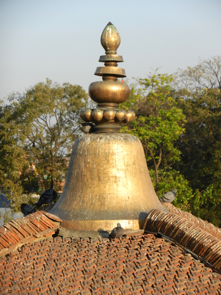 11 Capping piece on a temple roof