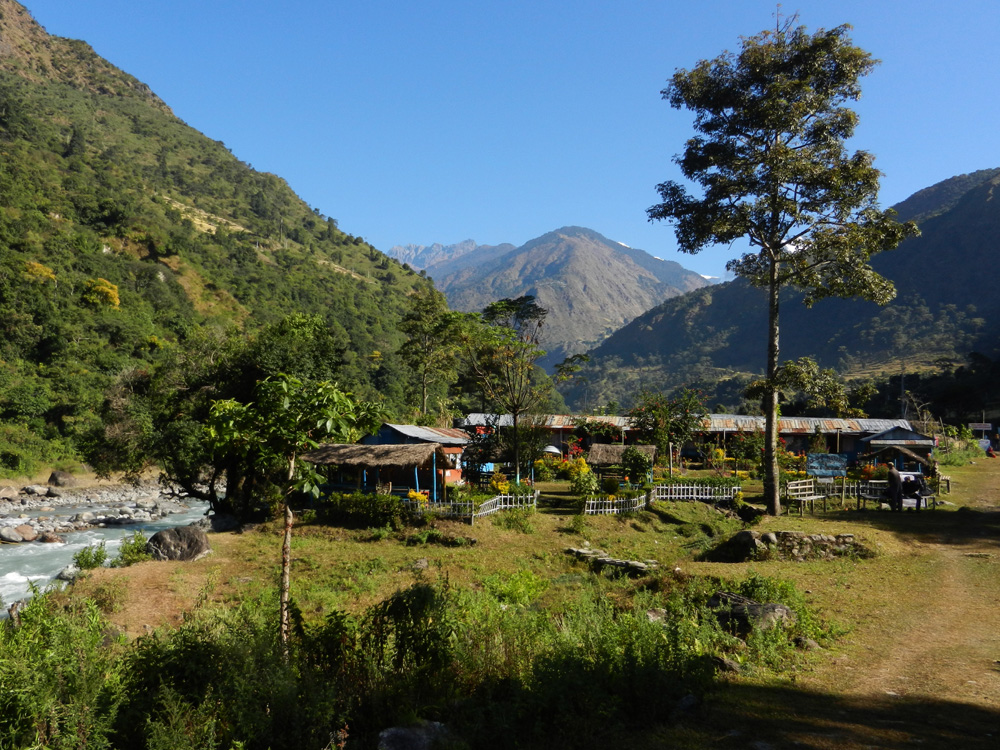 03 Ngadi Village and teahouse