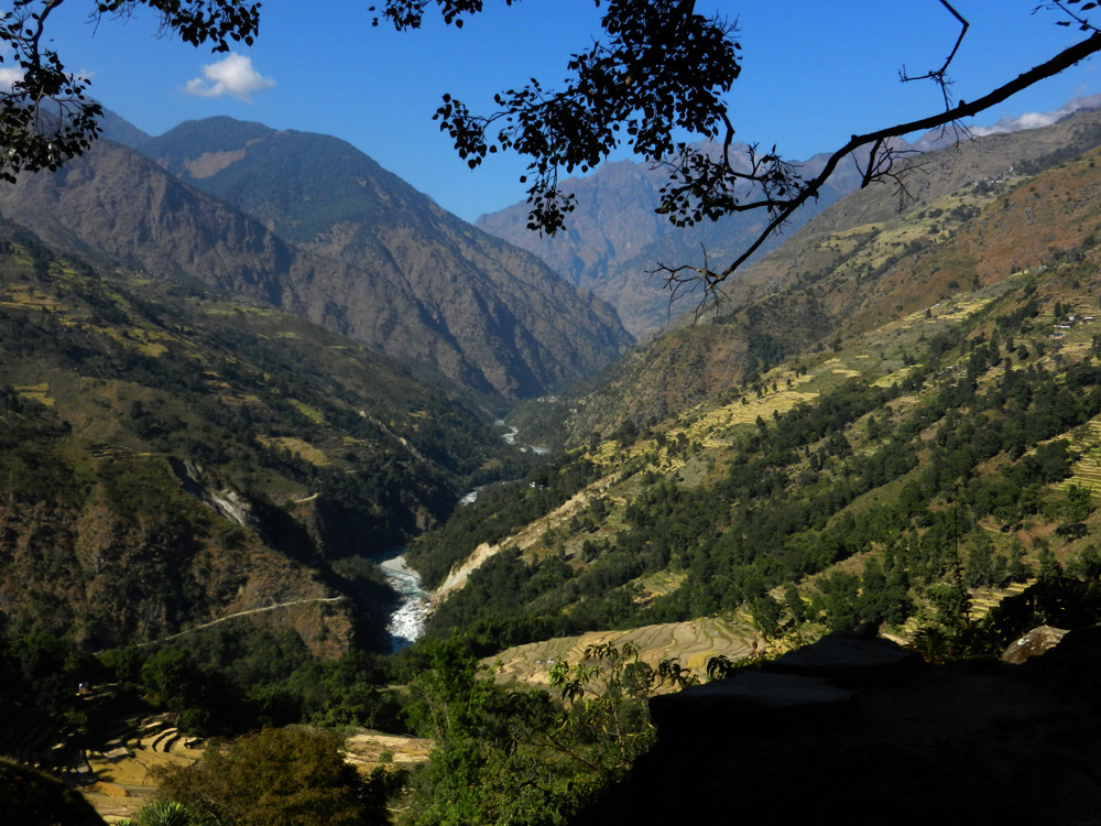 07 Looking up the Marsyangdi Khola from Bahundanda