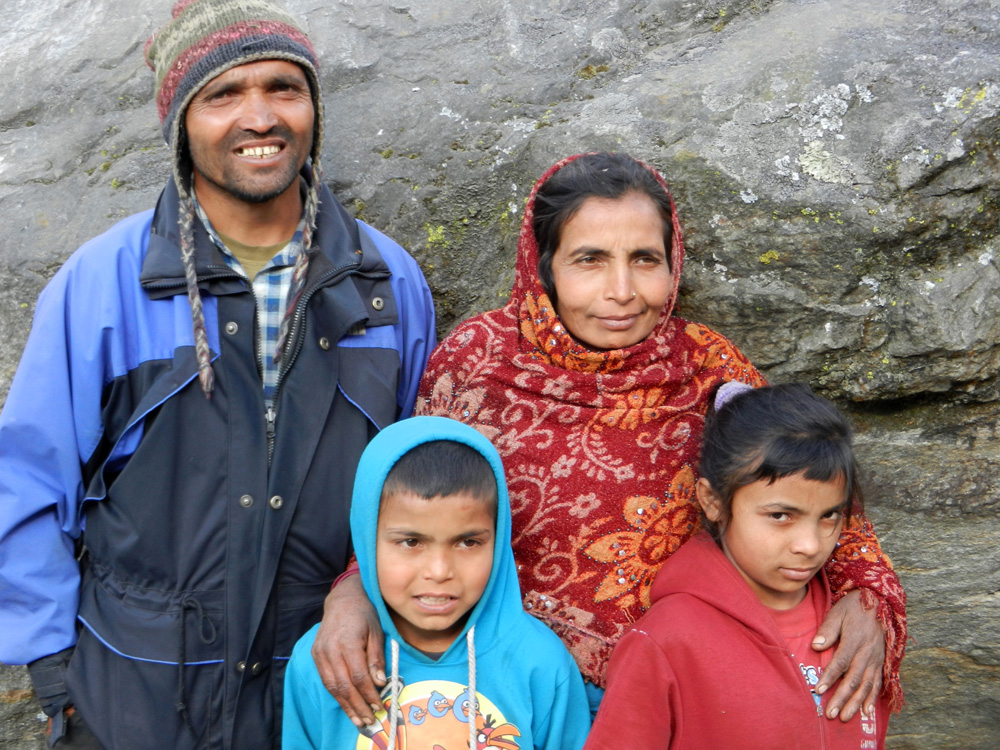 09 Fruit vendors and some of their children