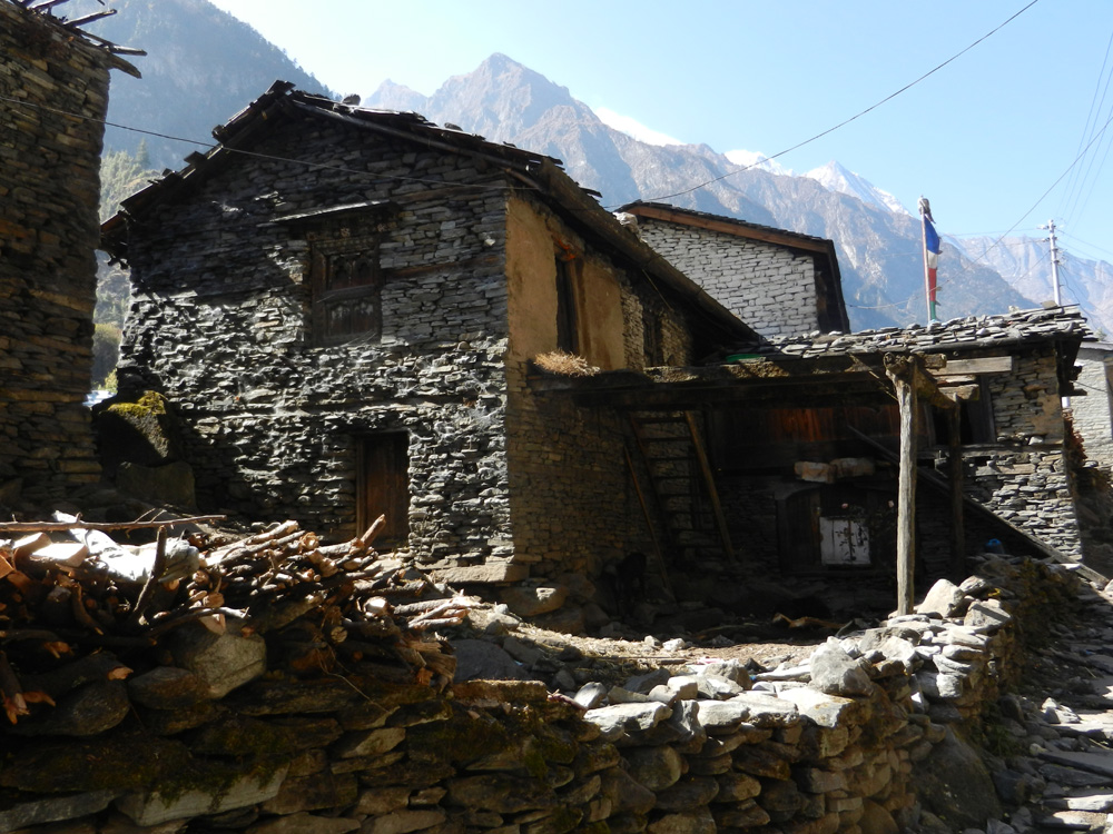 08 An old house near Dukhur Pokhari