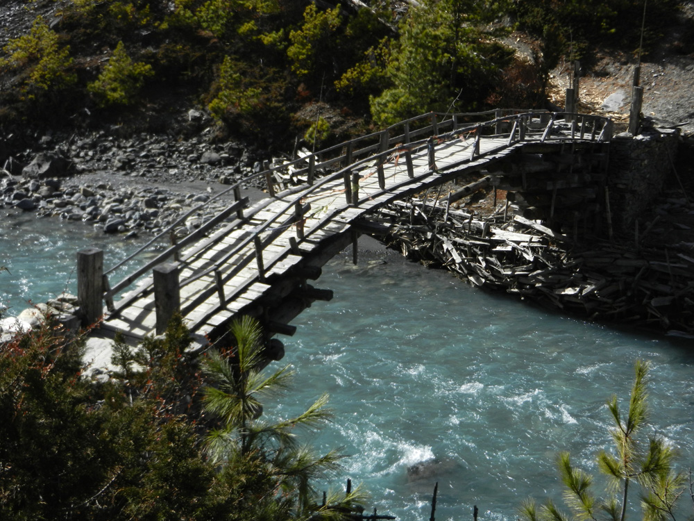 02 One of the finest cantilever wooden bridges we saw