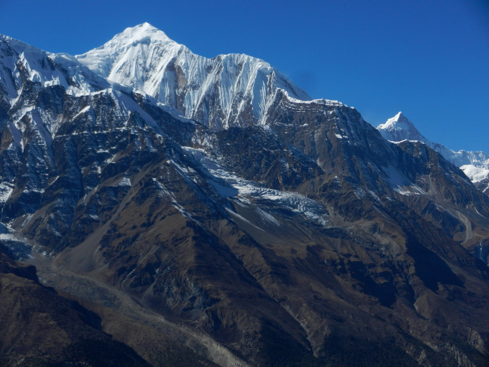 04 The magnificent shape of Gangapurna starts to appear