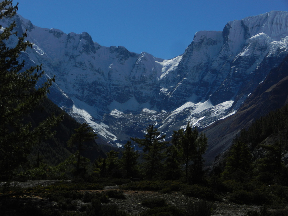 09 Icefall in a cirque in Annapurna IV