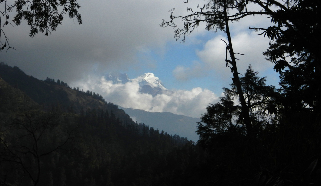 21 Lamjung, far away, disappears into the clouds