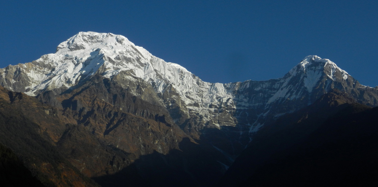 01 Another brillianat view of Annapurna South and Hiunchiuli