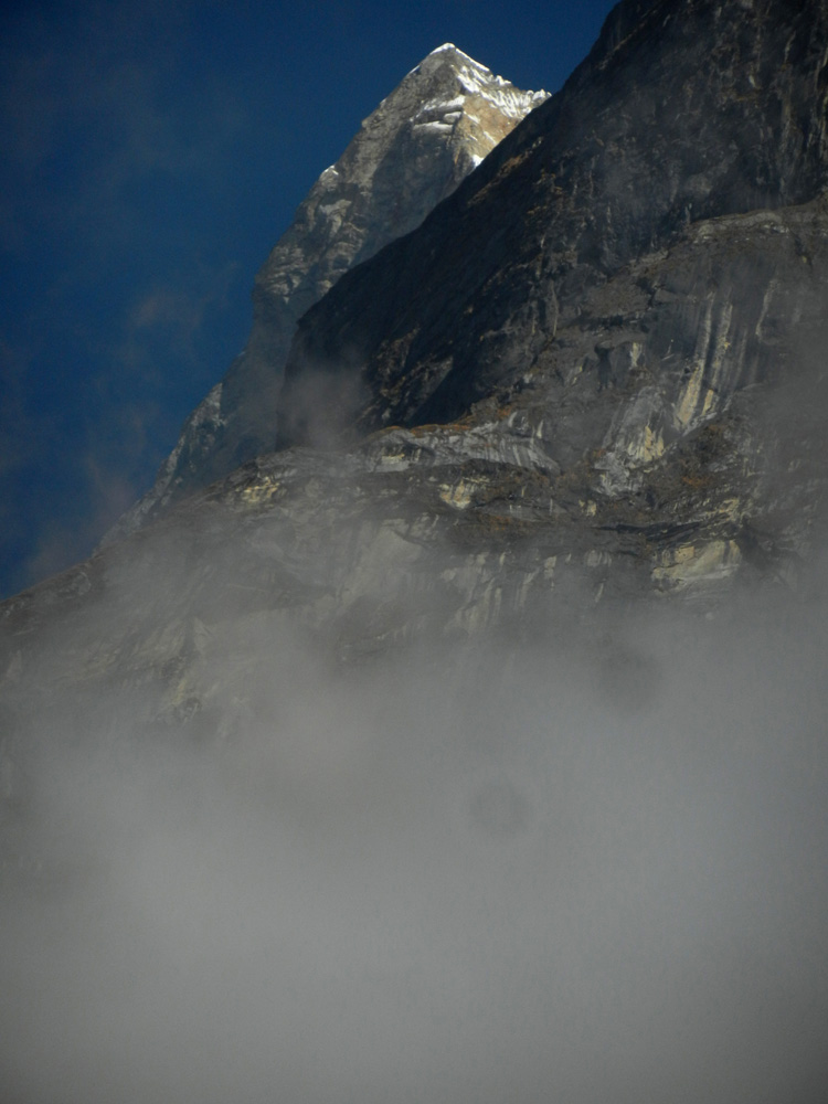 09 A final fleeting glance of Machhapuchhre