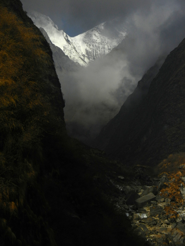 15 Gangapurna slips out from behind the clouds