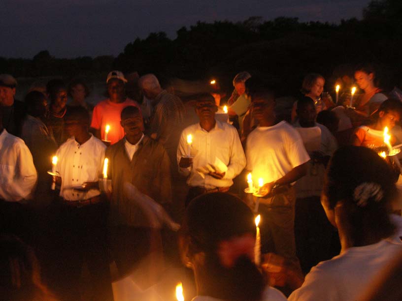 16 Christmas carols by candlelight