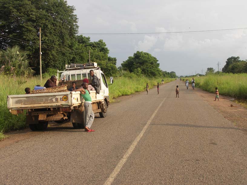 02 Stop for more passengers near Chimfule Lodge