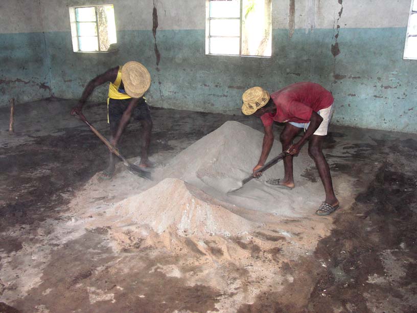 09 Derek and James mixing concrete