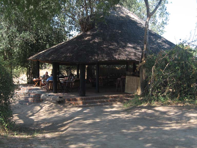 02 Nsefu Bushcamp Bar